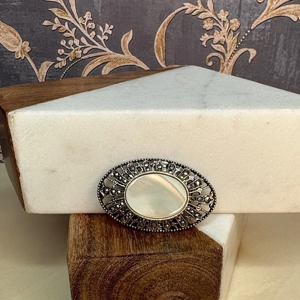 Vintage Estate Silver Tone and Mother of Pearl Brooch Lot B51